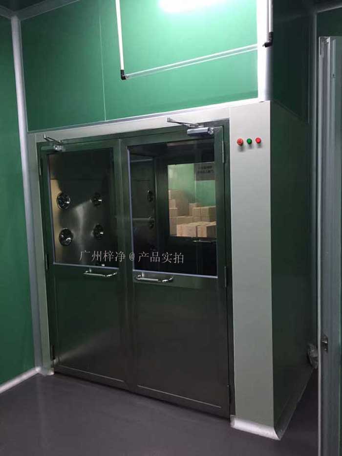 風淋室（又名空氣浴塵室、風淋房、風淋門、空氣吹淋室、AIR SHOWER，風淋設備，風淋機之類）